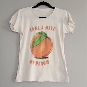 Bandit " Take a bite of Peach" retro graphic Tee // size: small